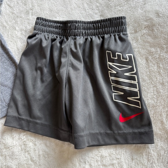 Nike Bundle - Picture 3 of 4